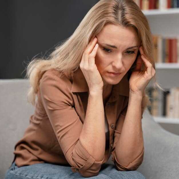 Почему болит голова и тошнит у женщин?