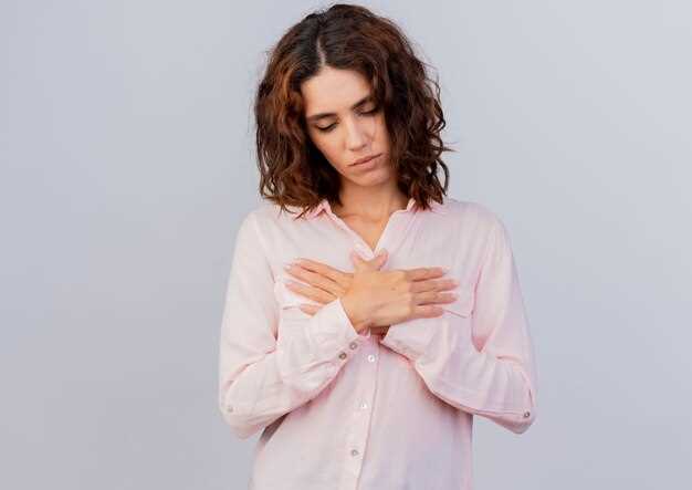 Какая киста в груди болит и как это проявляется?