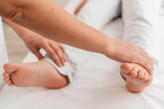 Мокнет между пальцами на ногах: как лечить